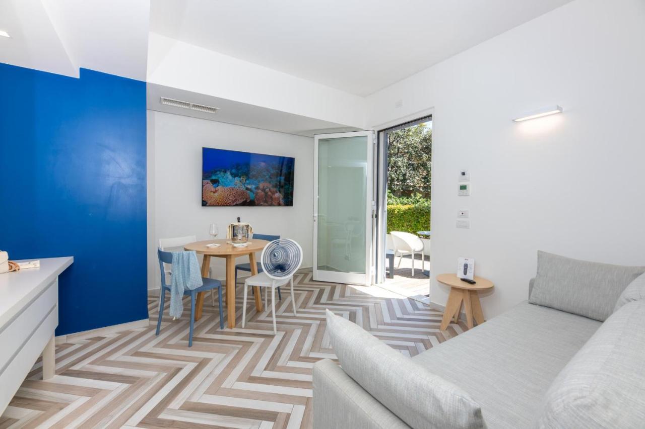 Amarina Suite Emotion Марина-ді-П'єтразанта Екстер'єр фото